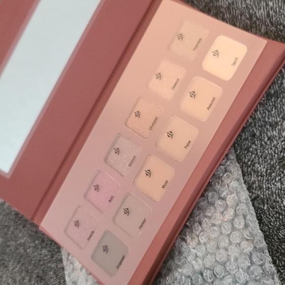 ILLAMASQUA  Unveiled Artistry Palette *NEW* - Picture 5 of 9